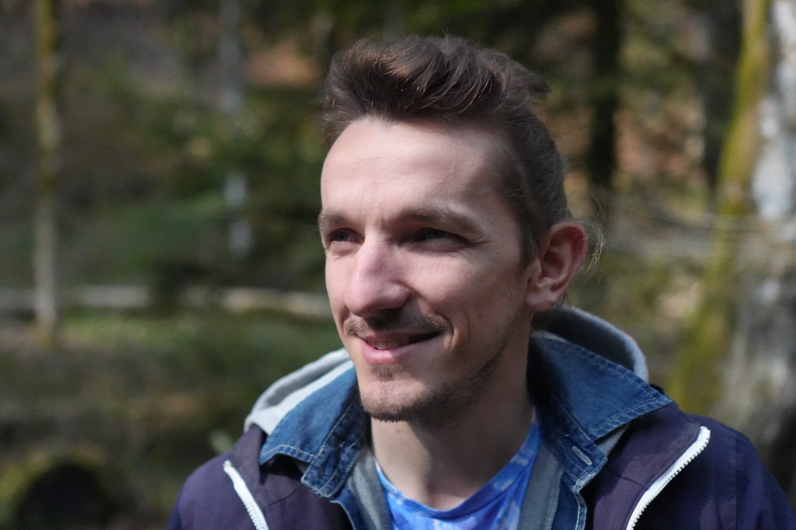 Antonin Lajarge, souriant, en forêt